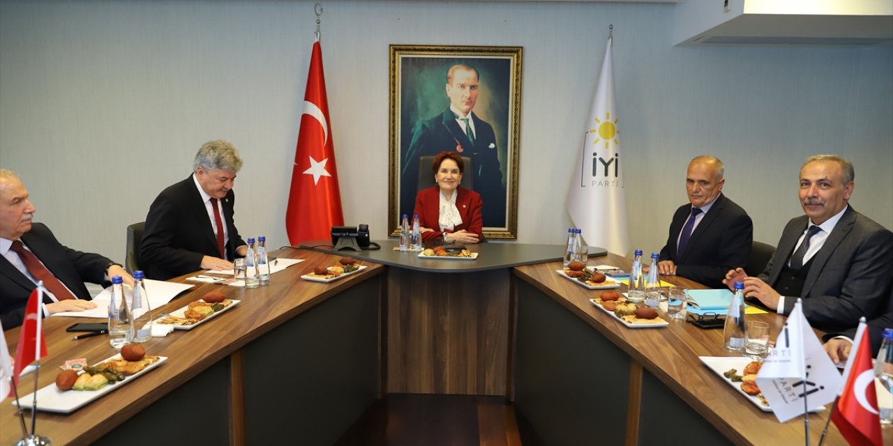 Akşener, partisinin belediye başkanlarıyla bir araya geldi