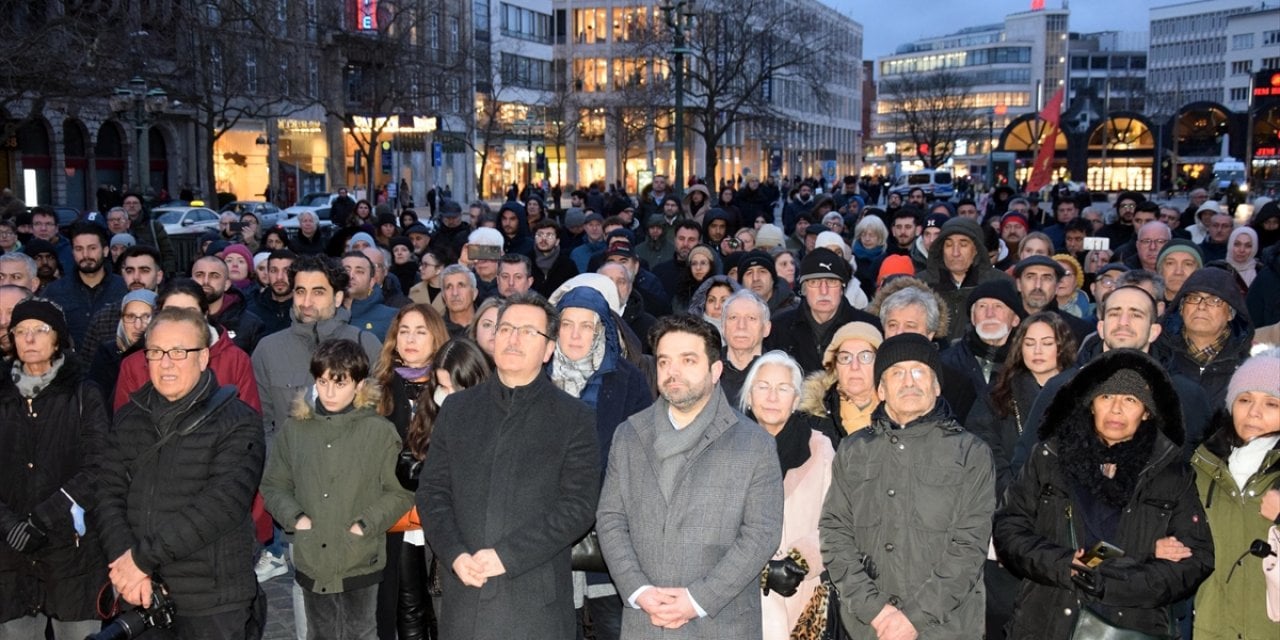 Depremlerde hayatını kaybedenler Hannover'da anıldı