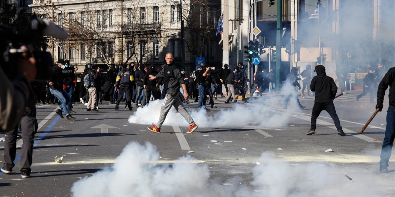 Yunanistan'da tren kazası nedeniyle yapılan eyleme polis müdahalesi