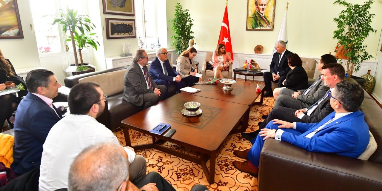 İzmir ile Frankfurt arasındaki ilişkiler güçleniyor