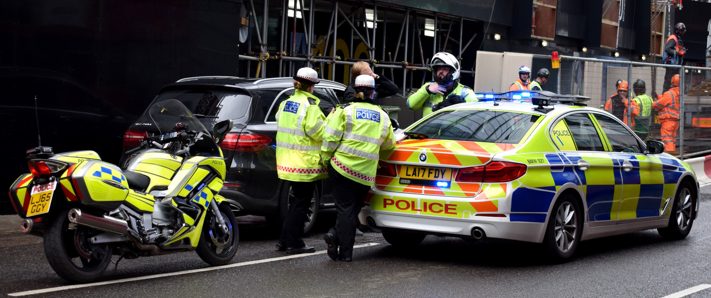 Londra polisi, İngiltere Başbakanı Sunak'ı tasmasız köpek gezdirdiği için uyardı