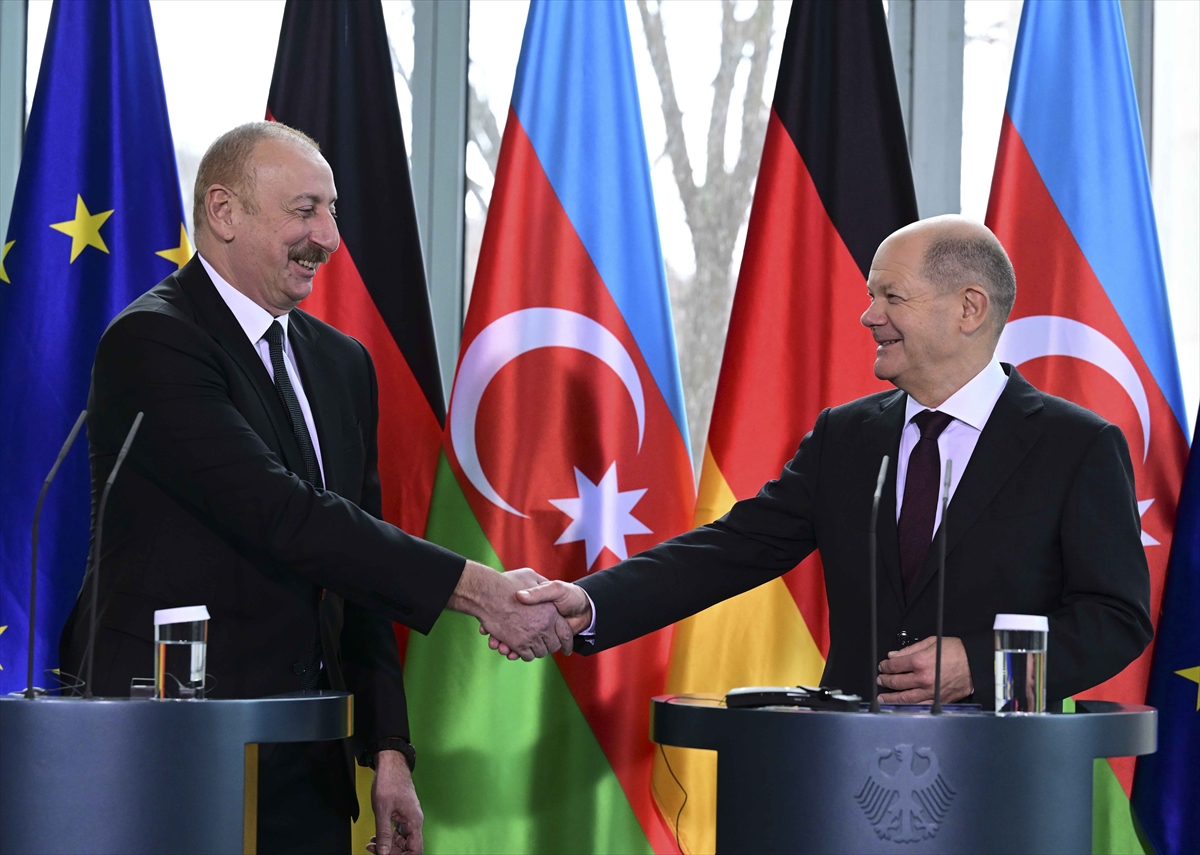 Scholz'dan Azerbaycan ve Ermenistan ilişkilerine etki edecek açıklamalar