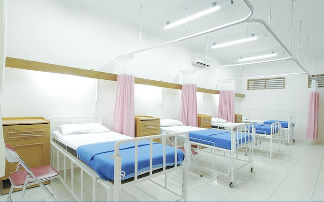 Almanya'da hastane çalışanları "uyarı grevine" devam etti