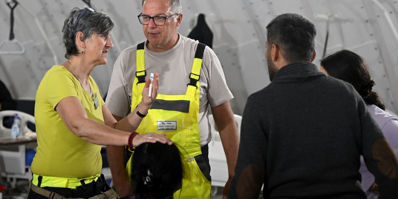 Sağlık çalışanı Alman karı koca Hatay'da gönüllü hizmet veriyor