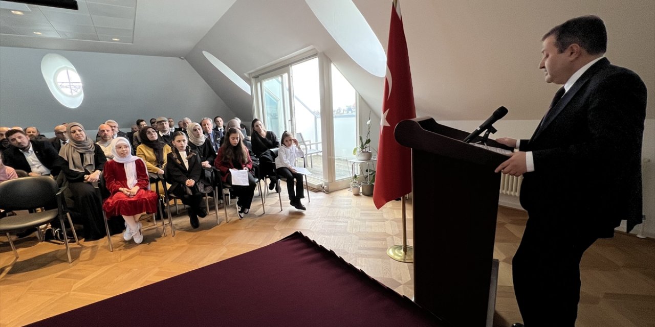 Amsterdam'da Çanakkale şehitleri ve depremde hayatını kaybedenler anıldı