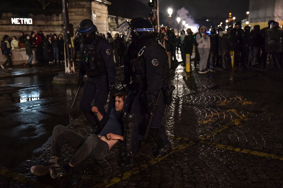 Paris'te 71 kişi gözaltına alındı