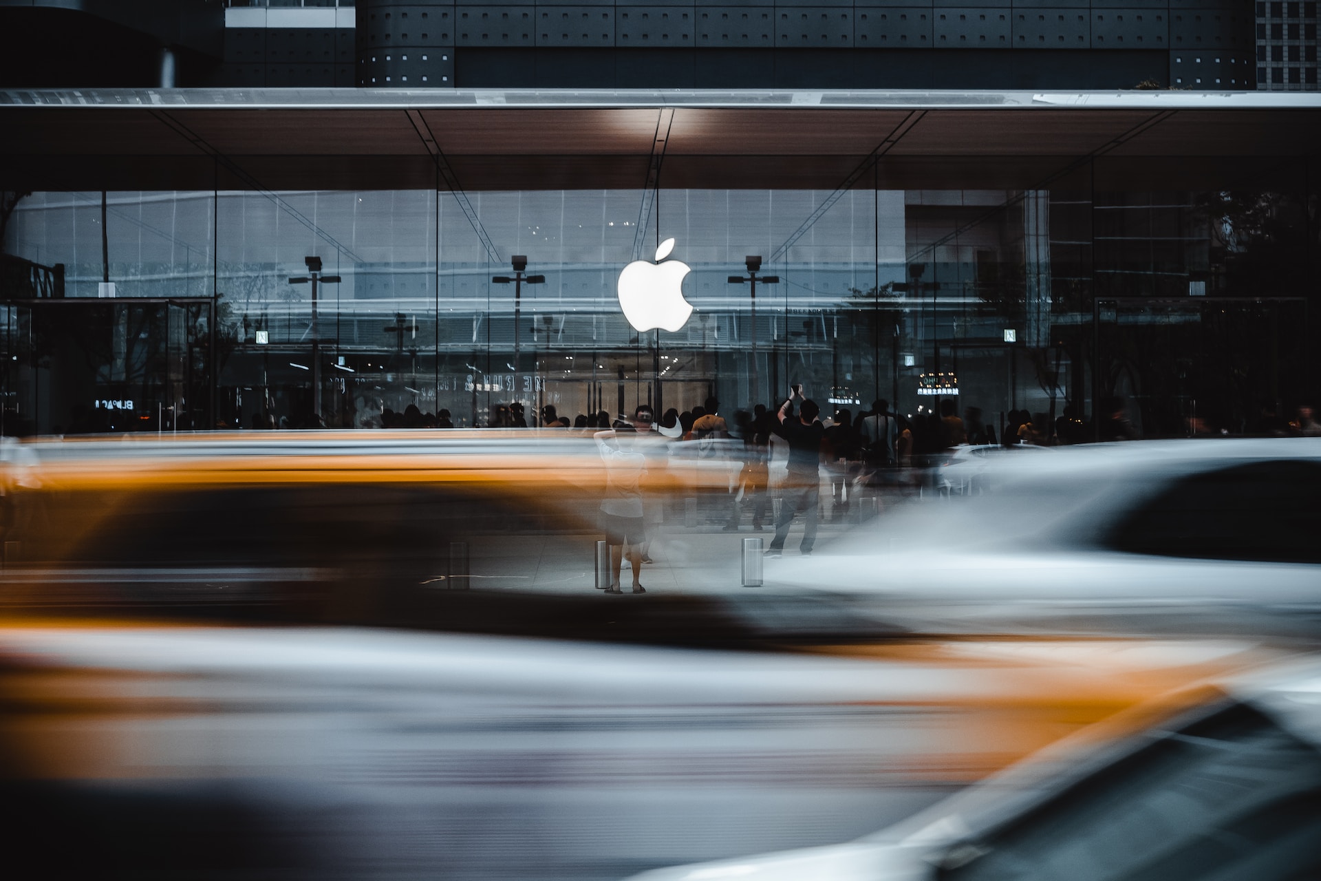 Apple'ın patronundan ses getiren Çin ziyareti