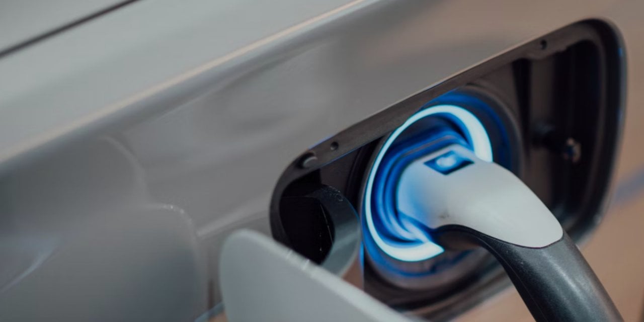 AB elektrikli araç şarj istasyonlarını artıracak