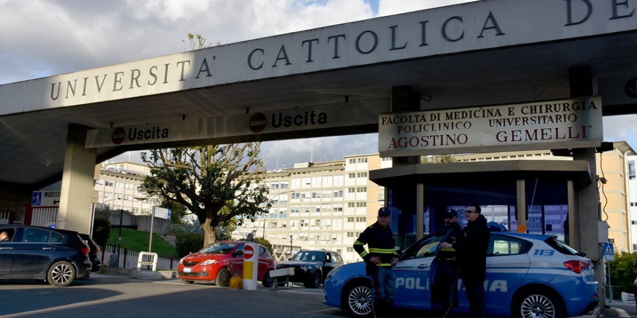 Vatikan'dan hastanede tedavisi süren Papa'nın durumuna ilişkin açıklama