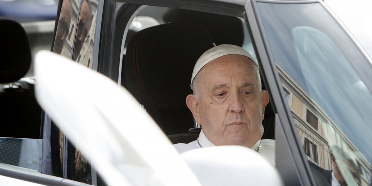 Papa Franciscus, hastaneden taburcu edildi