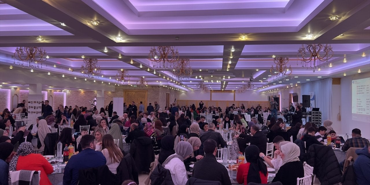Hollanda'da düzenlenen iftarda depremzedeler için yaklaşık 39 bin euro toplandı