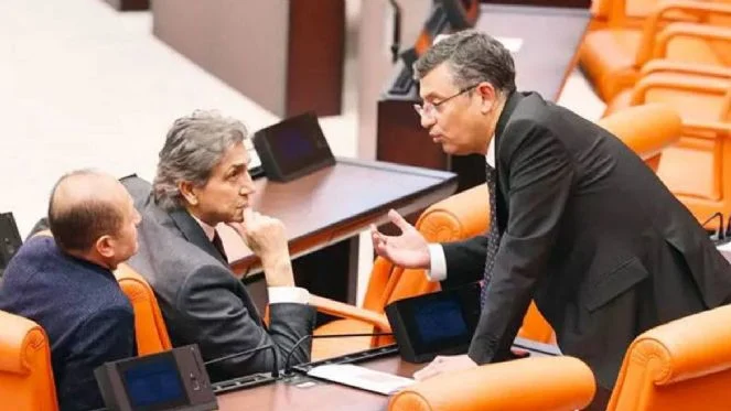 "Koltuklar sağlam mı? Biz burada oturacağız"