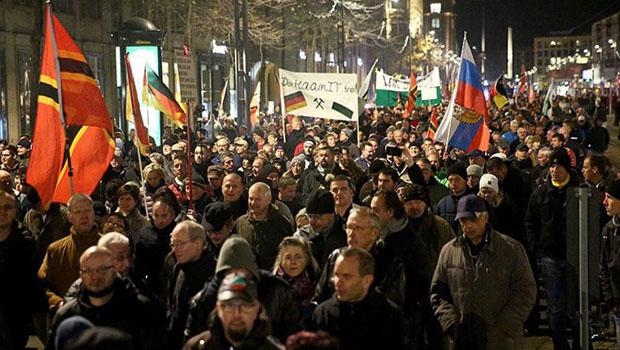 PEGİDA 'Pogrom Gecesi'nde de toplandı