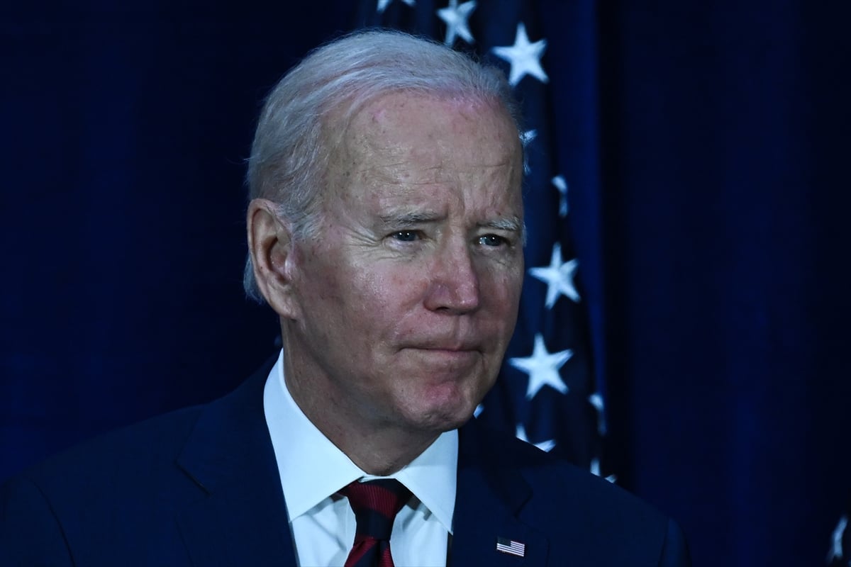 Biden'ın ziyaret ettiği Kuzey İrlanda'da bir mezarlıkta 4 el yapımı bomba bulundu