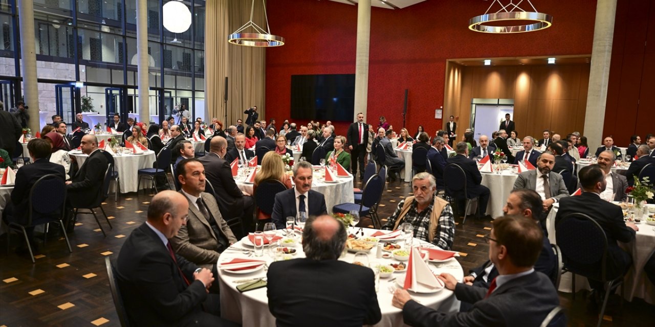 Berlin Büyükelçiliği Almanya'daki Türk toplumuna iftar verdi