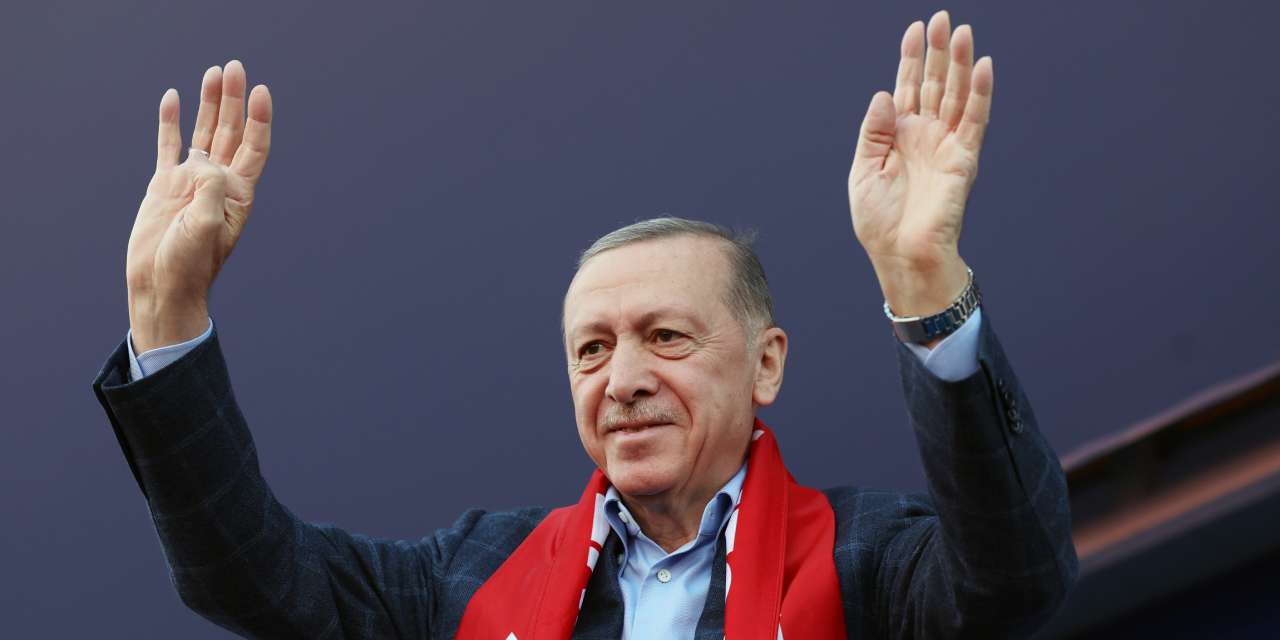 Erdoğan, Kılıçdaroğlu'nun Türkiye'yi "Londra tefecilerine" teslim etme niyetinde olduğunu söyledi