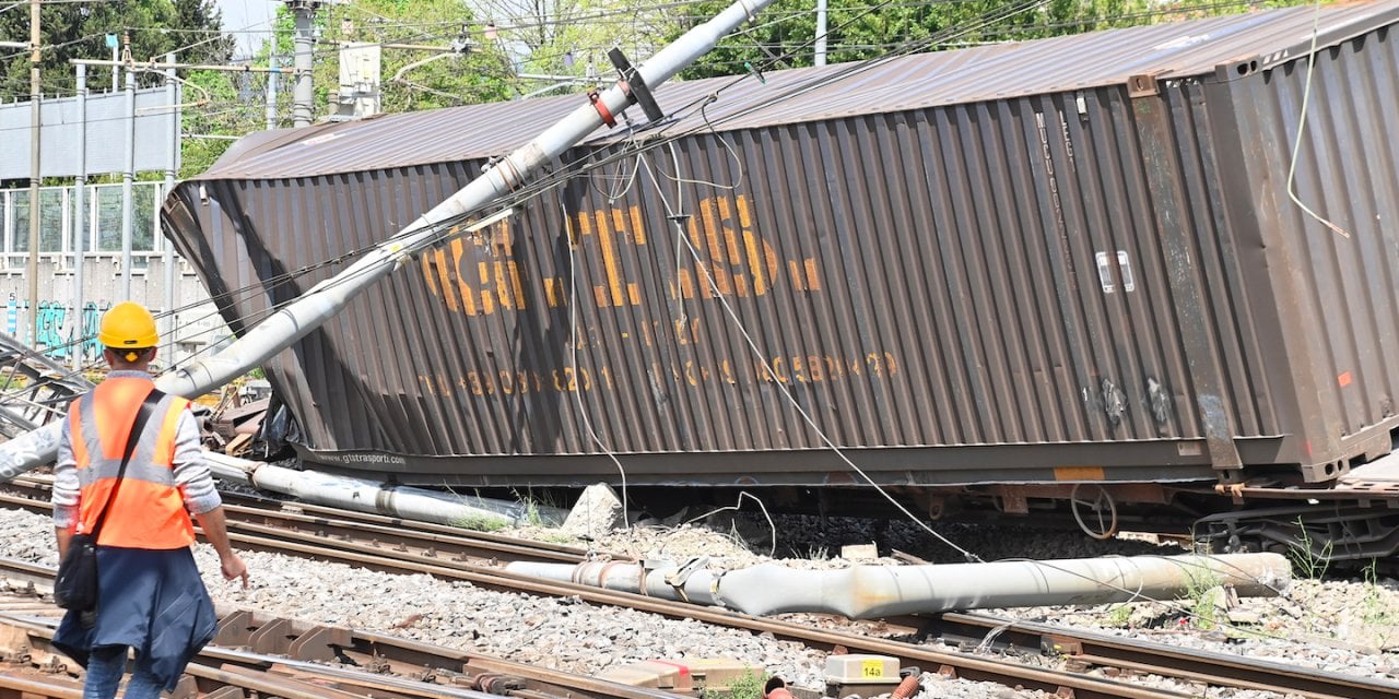 İtalya'da yük treni raydan çıktı, ülke genelinde seferler aksadı