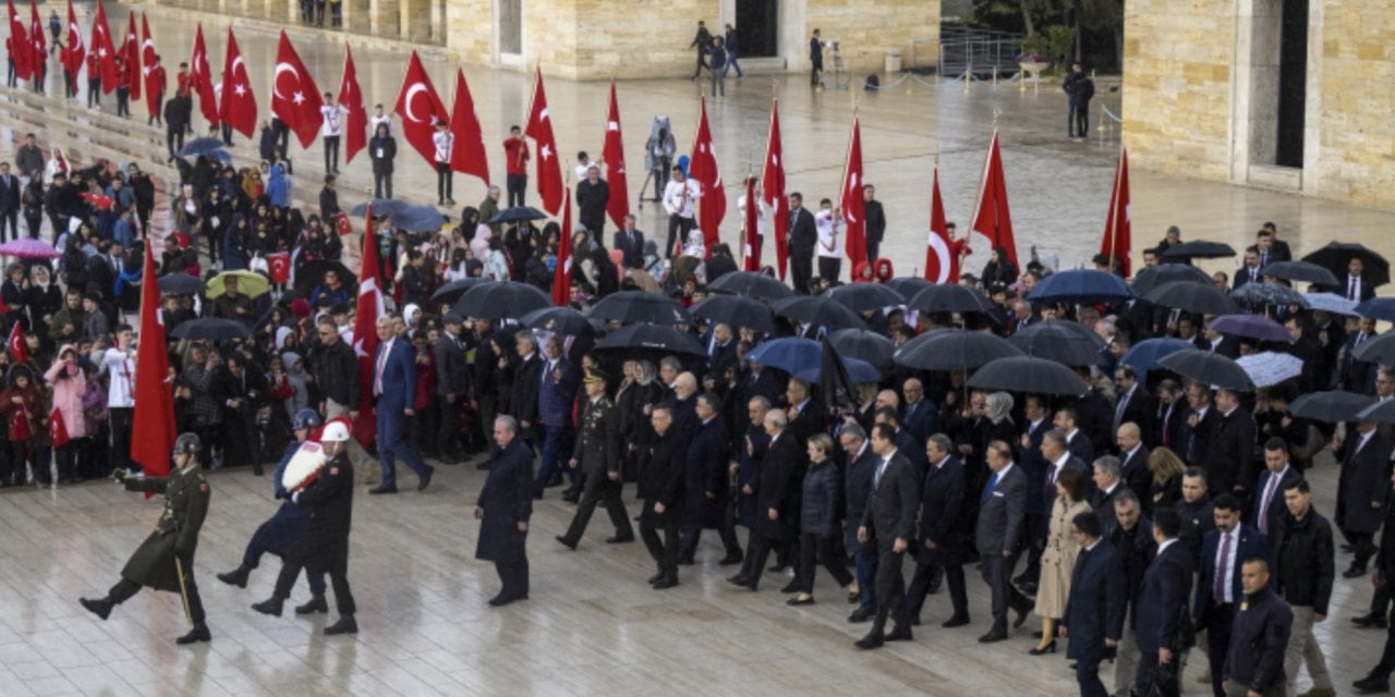 Devlet erkanı Anıtkabir'i ziyaret etti