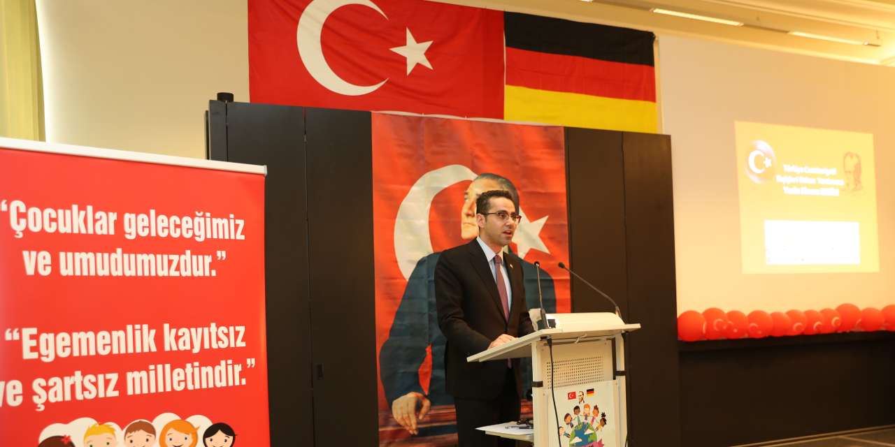 Türkiye Dışişleri Bakan Yardımcısı Serim, Bremen'de 23 Nisan etkinliğine katıldı
