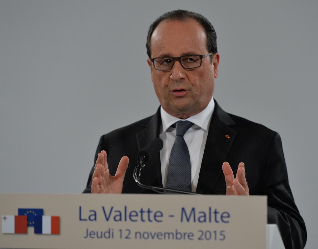 Hollande: Fransa artık savaştadır