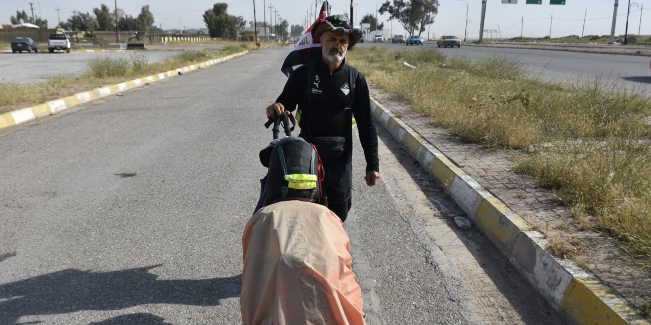 Hac için Avrupa'dan yürüyerek yola çıktı