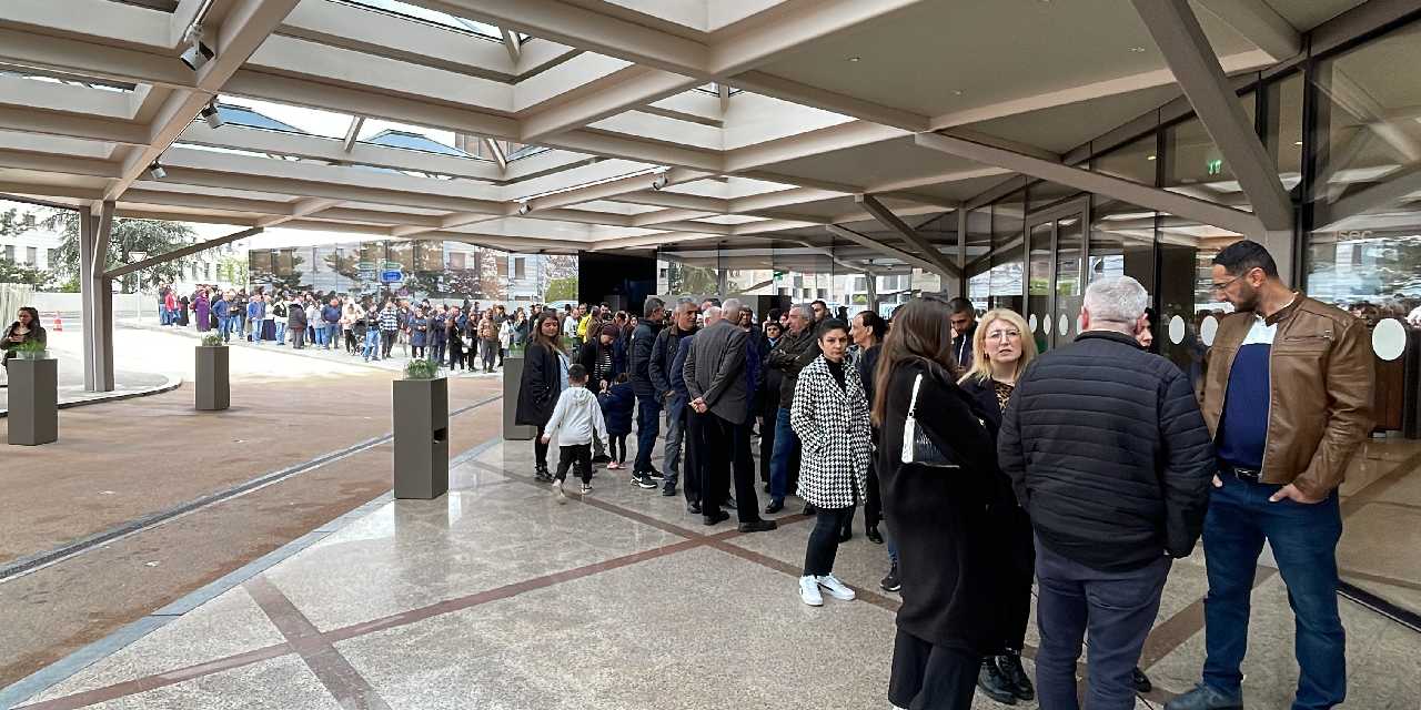 İsviçre'de oy kullanma işlemi devam ediyor