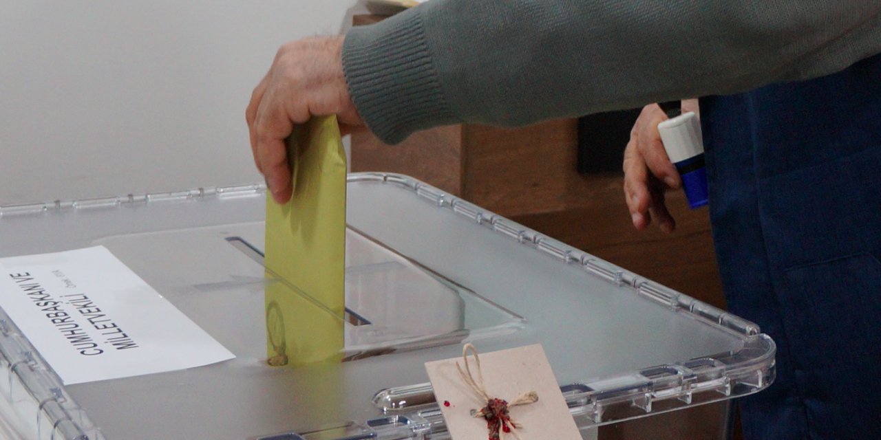 Yurt dışı ve gümrüklerde 1 milyon 404 bin seçmen oy kullandı