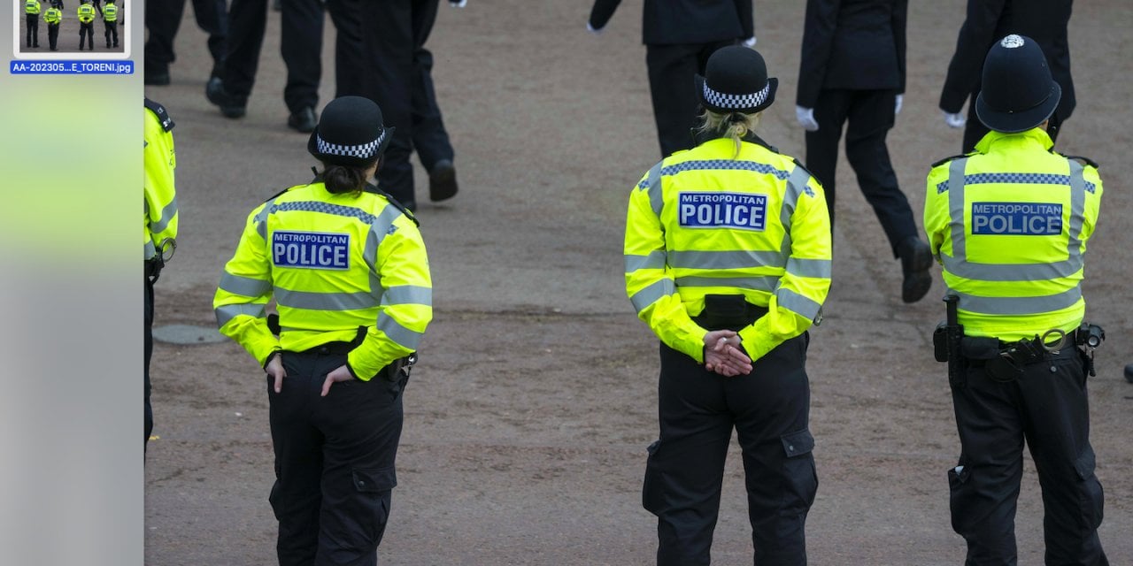 Londra polisi, taç giyme töreninde gözaltına alınan 6 kişi için üzgün olduğunu açıkladı