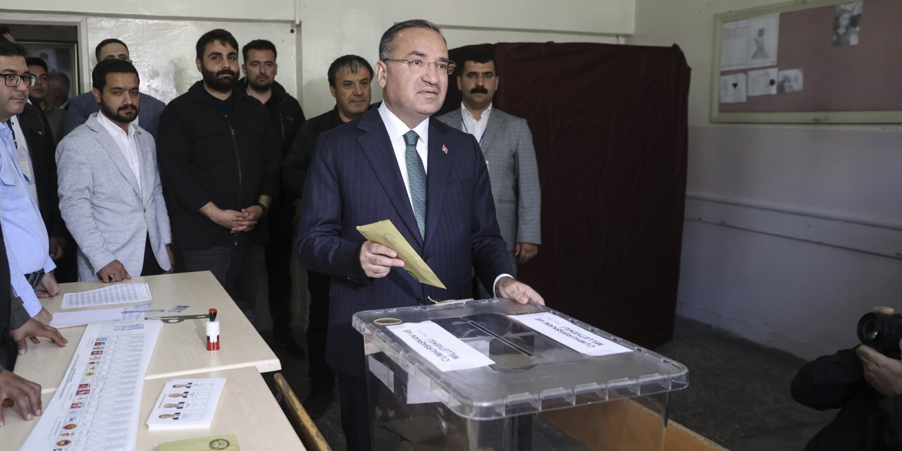 Kabine'den ilk oy veren bakan Bozdağ oldu!