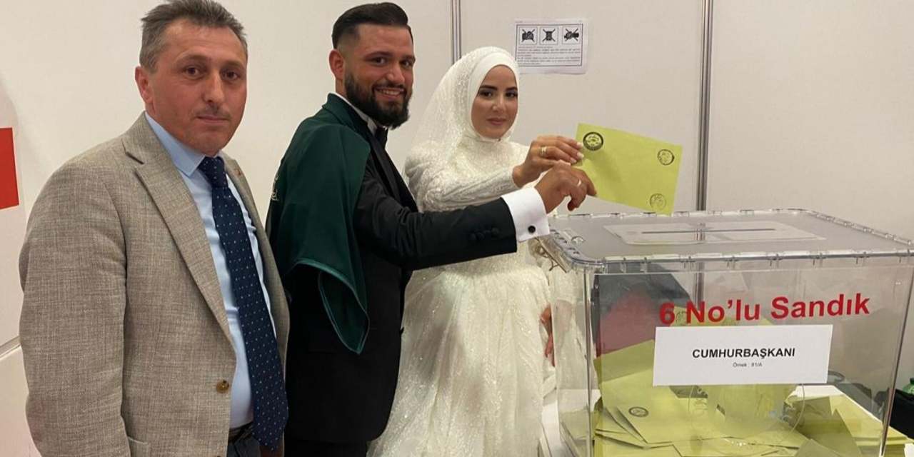 Yurt dışındaki binlerce seçmen Türkiye'nin yeni cumhurbaşkanı için oy verdi... Almanya'dan gülümseten sandık fotoğrafları geldi!