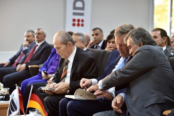 Gül: Wulff'un kitabını okuyun
