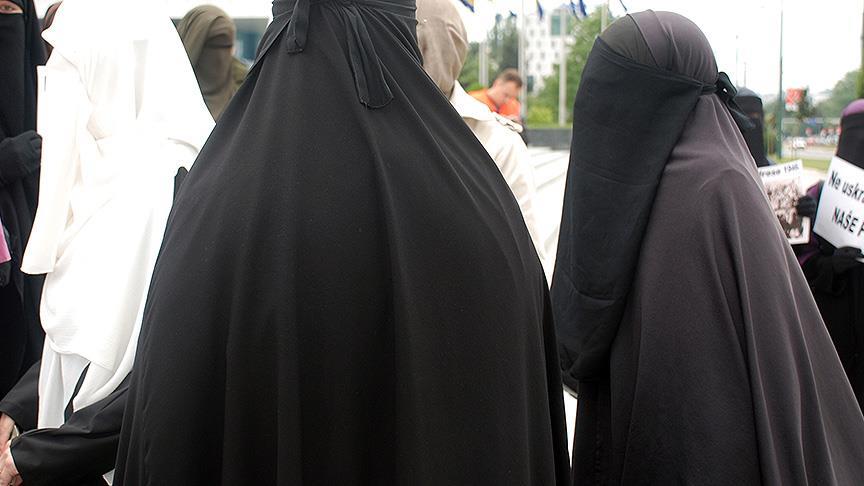 Hollanda, burkayı yasakladı