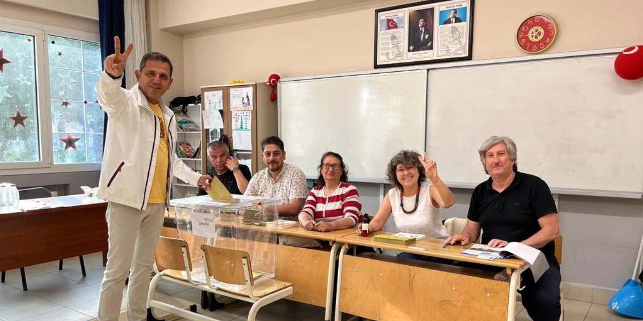 Zafer işareti yapan Fatih Portakal hakkında suç duyurusunda bulunuldu