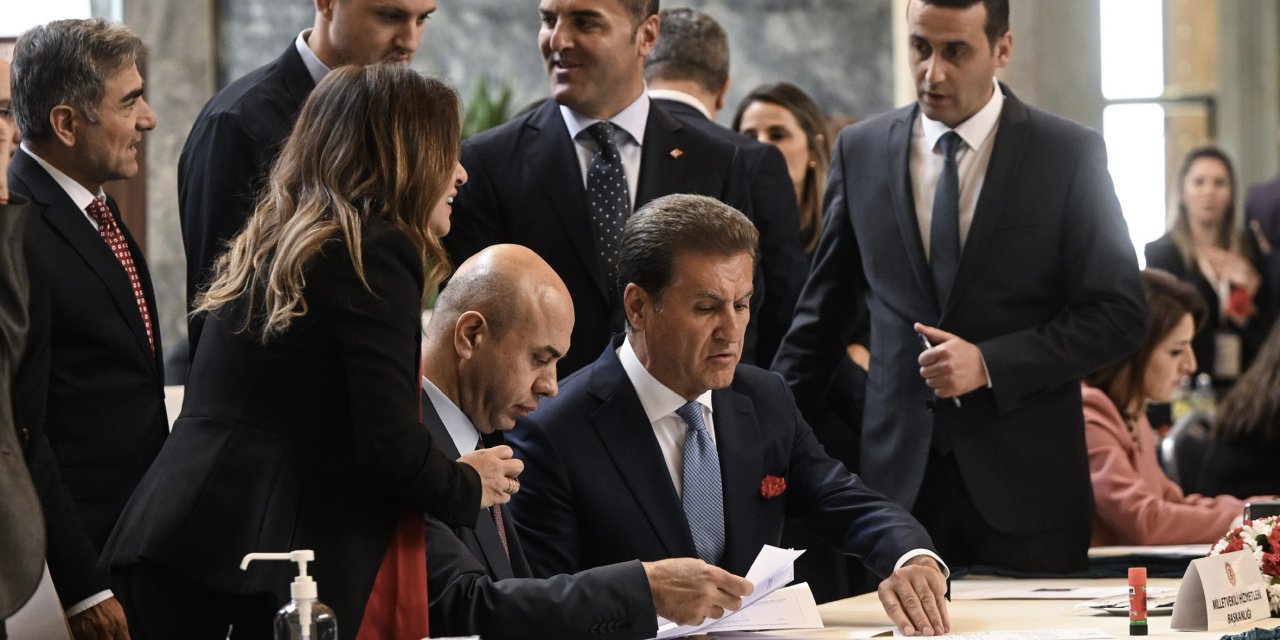 Milletvekilleri kayıt yaptırıyor