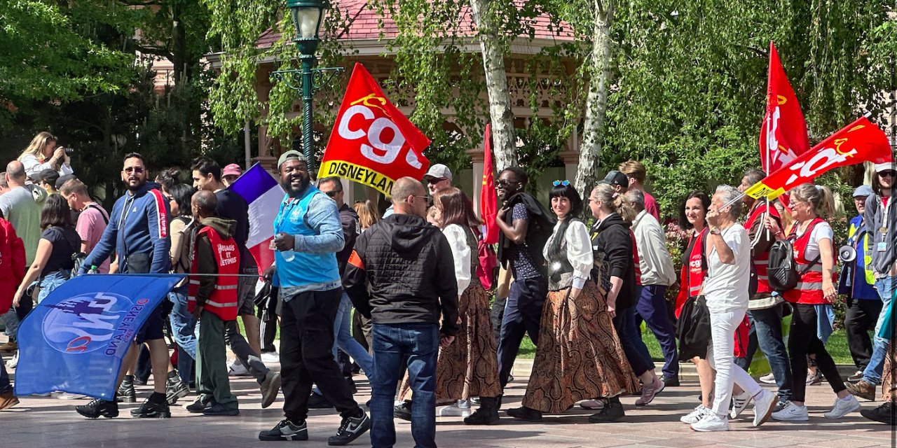 Fransa'da "Disneyland Paris" çalışanları greve gitti