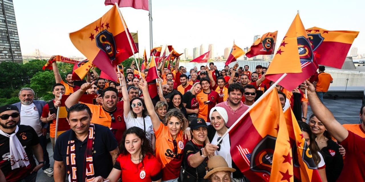 New York'ta Galatasaray taraftarlarının şampiyonluk sevinci