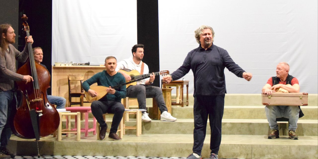 "İstanbul" tiyatro oyunu Sezen Aksu şarkıları eşliğinde Stuttgart’a geliyor