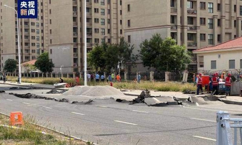 Çin’de gizemli olay: Yollar çöktü, binlerce kişi kaçıyor