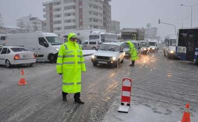 Denizli-Antalya Karayolu'nda ulaşım güçlükle sağlanıyor