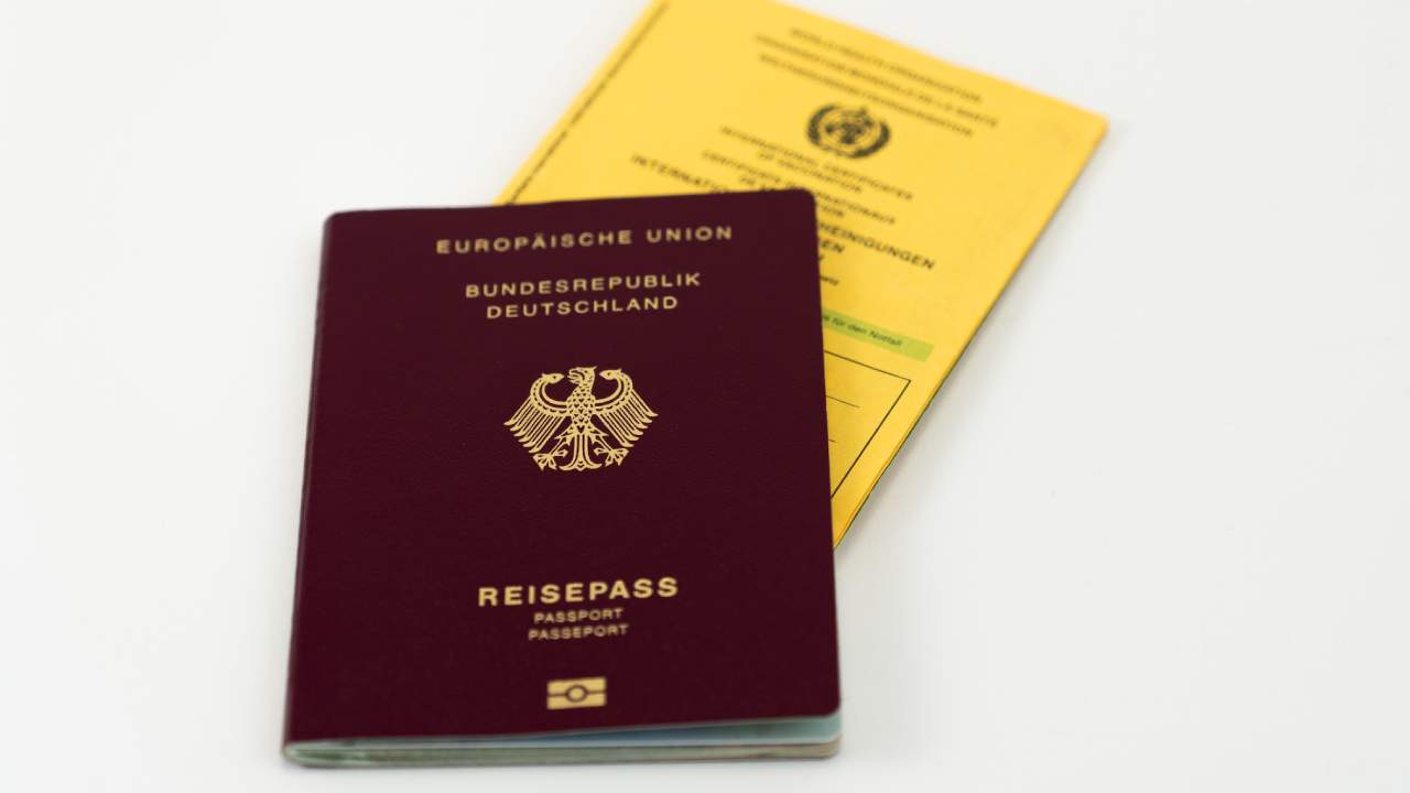 Sahte pasaporta Almanya vizesi... Bakanlık yetkililerine soruşturma açıldı