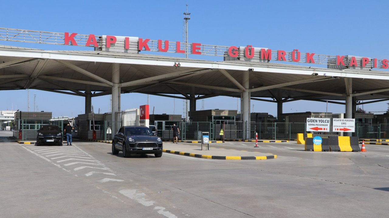 Gurbetçiler yıllık izinlerini geçirmek için Türkiye'ye gitmeye başladı...