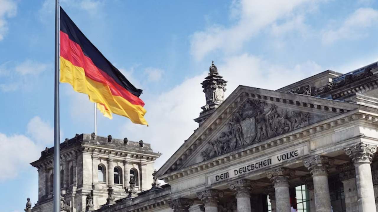 Alman siyaseti sağa kayıyor: AfD gelecek seçimlerde başbakan adayı çıkaracak!