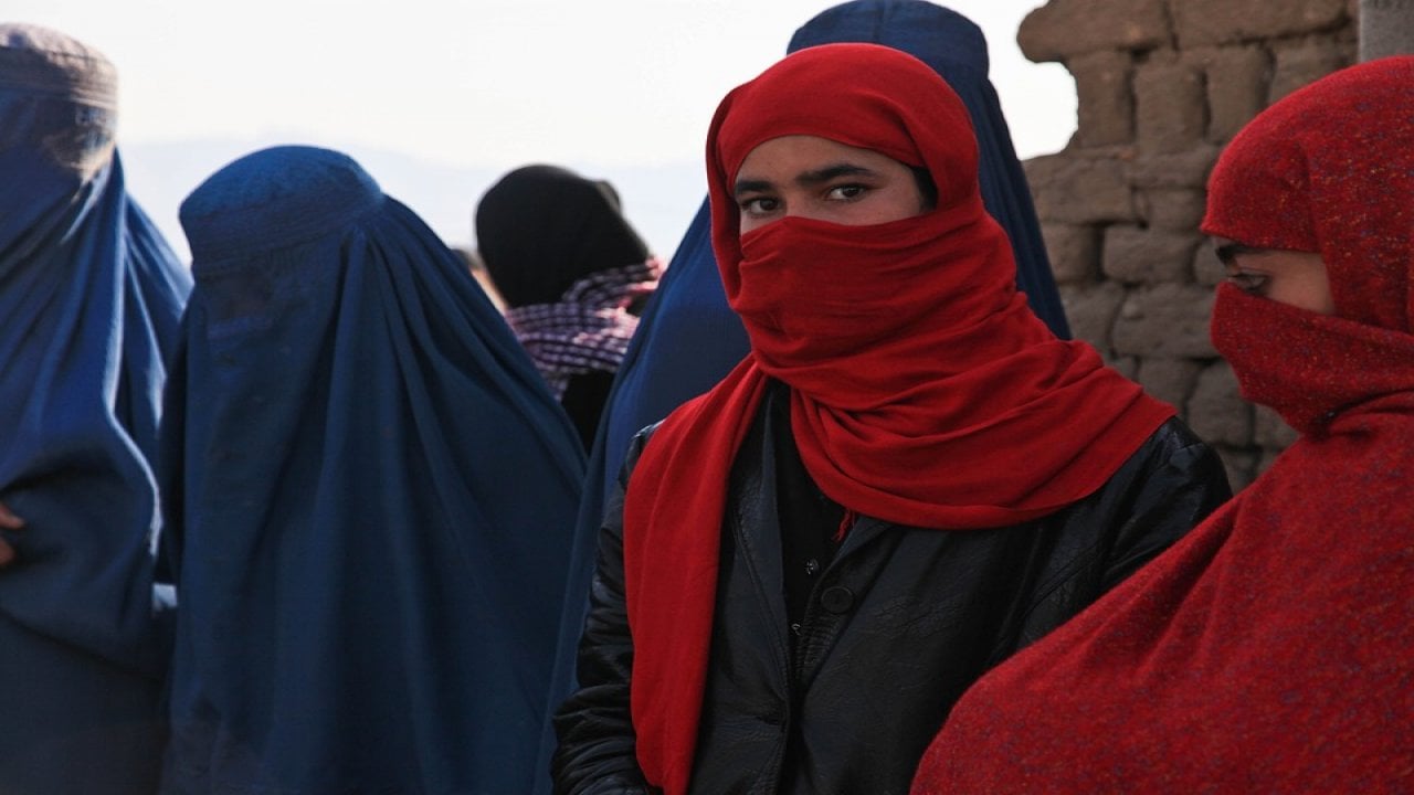 Taliban yöneticilerinin kızlarına serbest Afgan kızlara yasak!