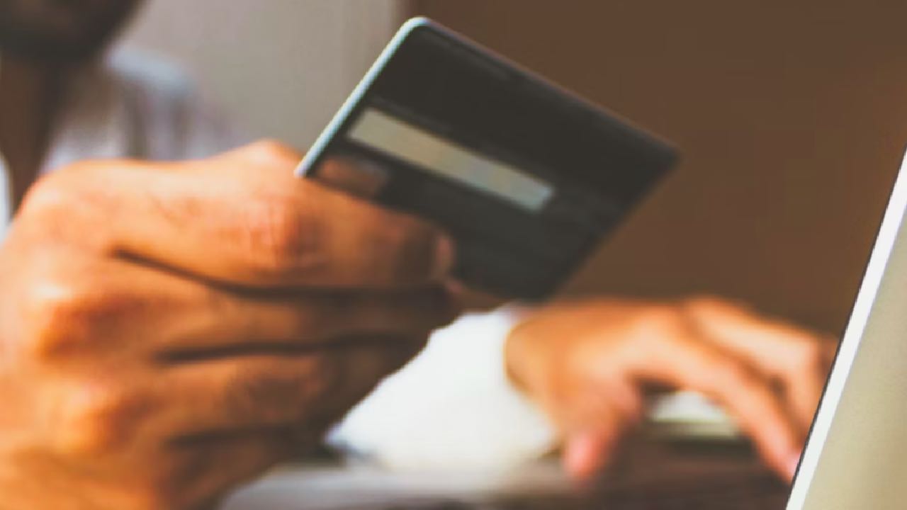 Almanya'da yetkililer uyardı: Alışveriş yaptığınız site sahte olabilir!