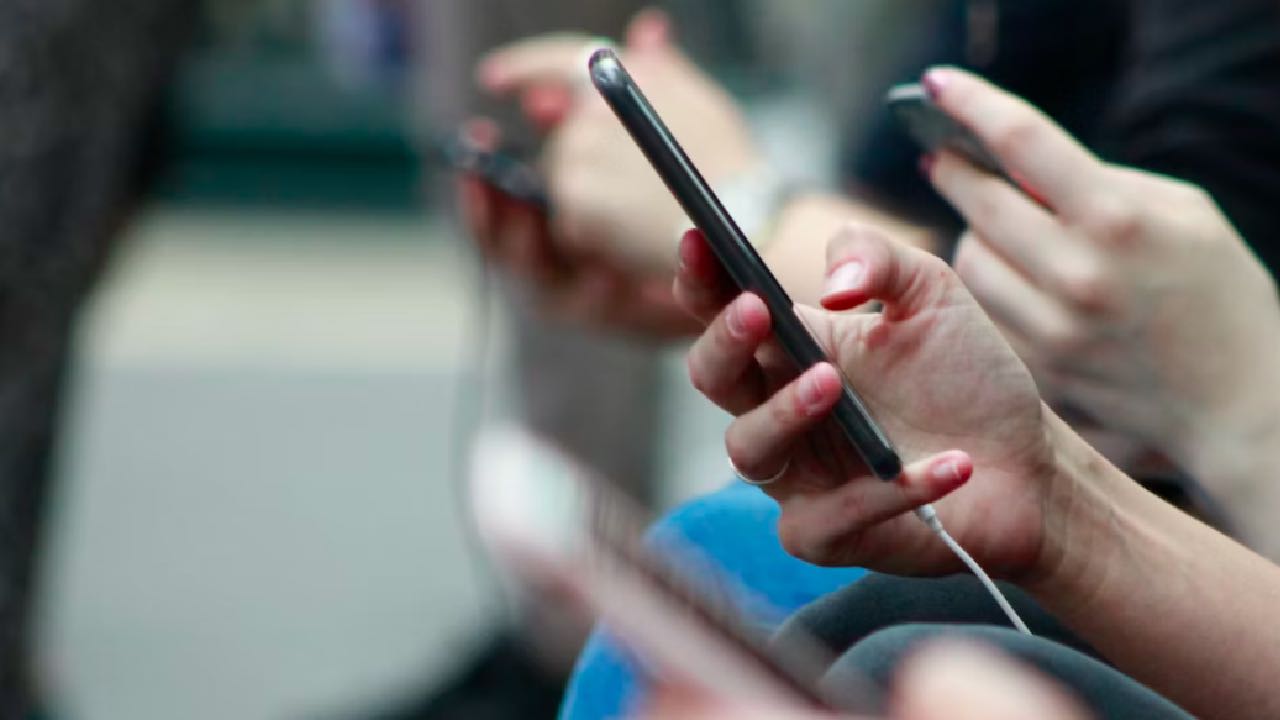 İtfaiyeden Kuzey Ren-Vestfalya'daki vatandaşlara çağrı: Cep telefonlarınızı acil güncelleyin!