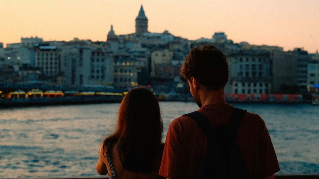 Türkiye’yi ziyaret edecek Alman turistlere öneriler... Halka açık yerlerde öpüşmeyin!