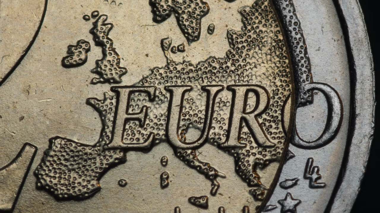 Dünyanın para sisteminde çığır açacak gelişme: Dijital Euro kullanımı başlıyor!