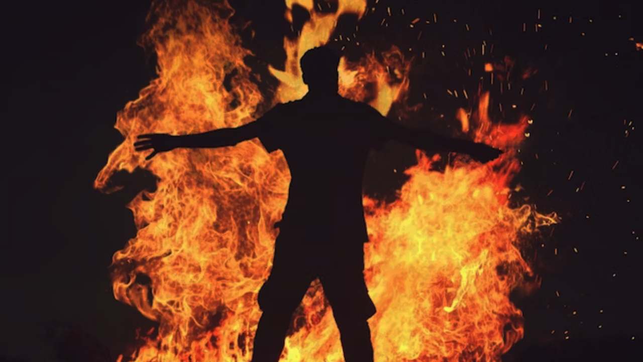 Kendiliğinden yanan insanların gizemi çözülemiyor!