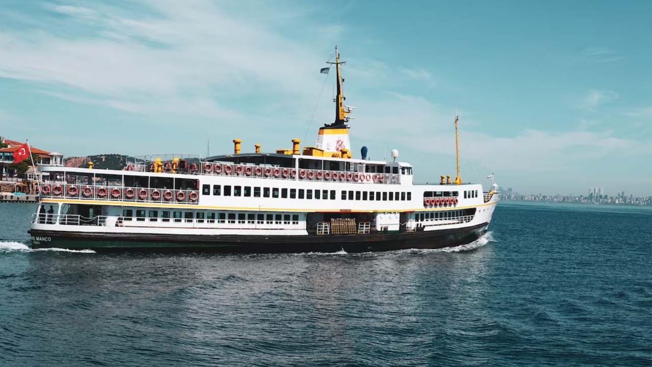 Büyükada'da halk isyan etti: "Evden çıkamıyoruz, giriş ücretli olsun"