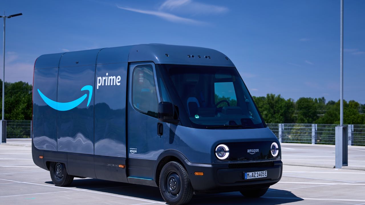 Amazon'un elektrikli minibüsleri Almanya'da!